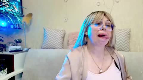 SusieNoreen online show from 03-07-25, 05:08