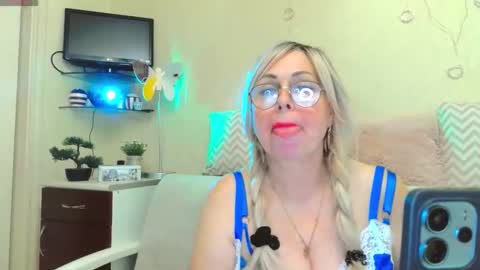 SusieNoreen online show from 10-09-25, 08:01