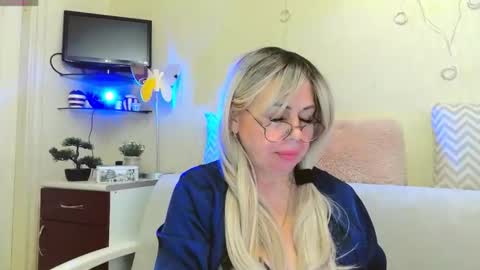 SusieNoreen online show from 10-12-25, 07:40