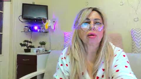 SusieNoreen online show from 10-15-25, 07:41