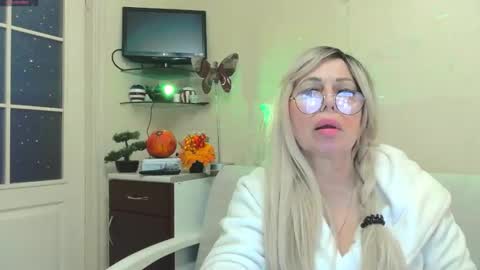 SusieNoreen online show from 10-29-25, 09:11