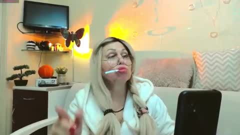 SusieNoreen online show from 11-03-25, 04:36