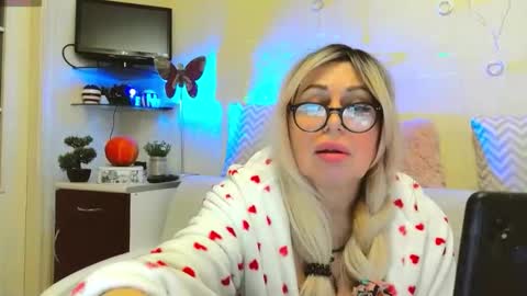 SusieNoreen online show from 11-08-25, 11:54