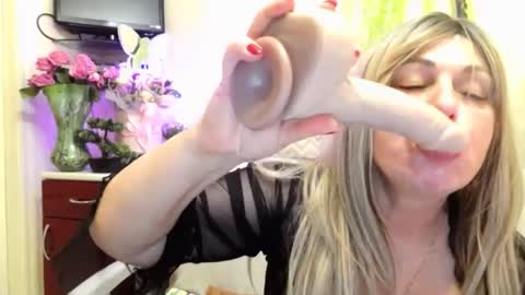 SusieNoreen online show from 05-15-26, 04:41