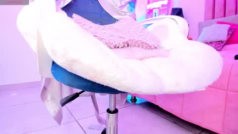 Sussan Nicole  online show from 02-03-25, 12:25