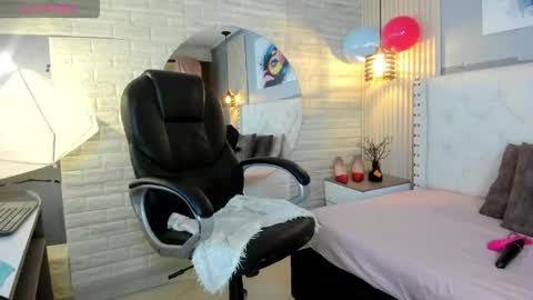 Snapshot of sussy__stone chatting on 05-26-26, 12:01 online show from 05-26-26, 12:01