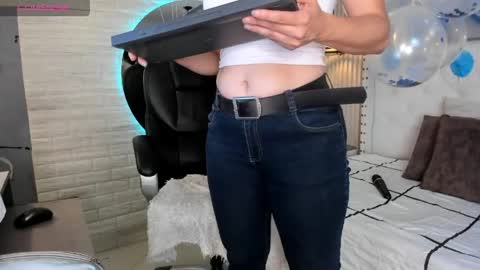 Snapshot of sussy__stone chatting on 06-04-26, 02:23 online show from 06-04-26, 02:23