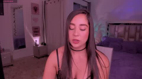 sussy_bell_ online show from 05-13-26, 01:03