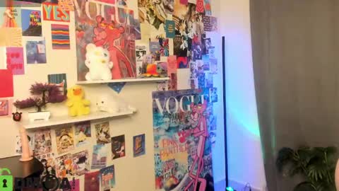 Snapshot of suzane_martin chatting on 04-20-26, 06:16 Hey Im Suzane online show from 04-20-26, 06:16