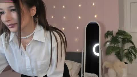 Snapshot of suzane_martin chatting on 04-27-26, 03:15 Hey Im Suzane online show from 04-27-26, 03:15