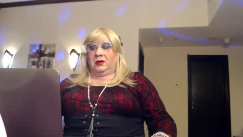 Snapshot of suzannebanci chatting on 12-13-24, 06:16 My name is Sissy or more fully Suzanna Aprilia Maria Mariquita Catarina Chinita Banci. Soy una puta - que chimba ladybug online show from 12-13-24, 06:16