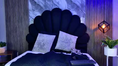 Snapshot of suzie_cox chatting on 09-22-25, 01:24 suzie_cox online show from 09-22-25, 01:24