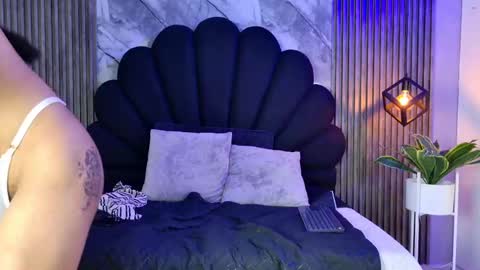 Snapshot of suzie_cox chatting on 09-24-25, 01:25 suzie_cox online show from 09-24-25, 01:25