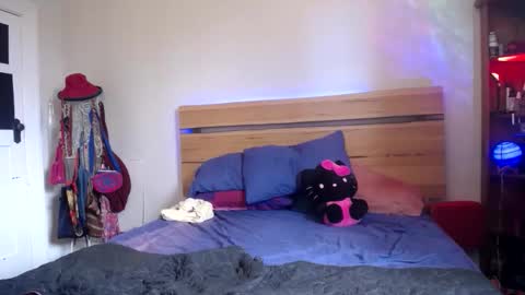 suzie stardust online show from 01-19-26, 05:22