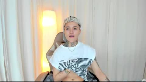 suzu_wolf online show from 10-24-25, 04:53