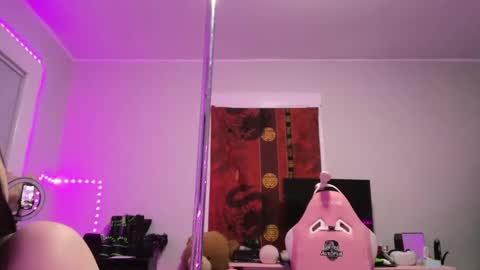 SuzukiBunny online show from 12-21-24, 11:24