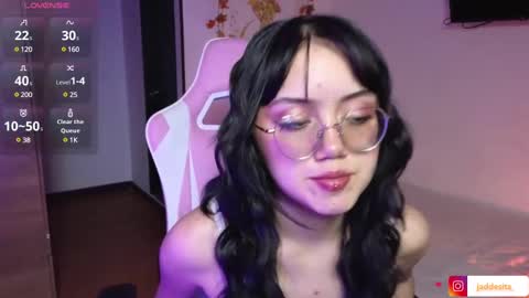 Snapshot of suzumi_ chatting on 01-07-25, 06:35 Jadde  online show from 01-07-25, 06:35