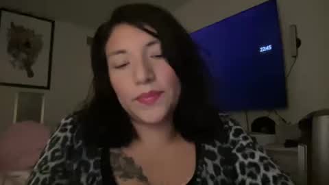 Snapshot of suzyishellawet chatting on 10-23-25, 04:45 Suzy online show from 10-23-25, 04:45