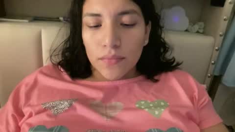 Snapshot of suzyishellawet chatting on 11-17-25, 04:07 Suzy online show from 11-17-25, 04:07