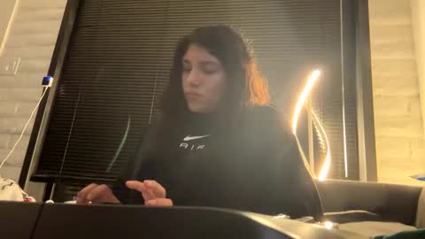 Snapshot of suzyishellawet chatting on 11-22-25, 04:22 Suzy online show from 11-22-25, 04:22