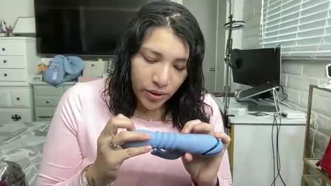 Snapshot of suzyishellawet chatting on 12-14-25, 07:29 Suzy online show from 12-14-25, 07:29