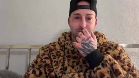 Snapshot of sw0osh chatting on 12-15-25, 10:14 sw0osh online show from 12-15-25, 10:14