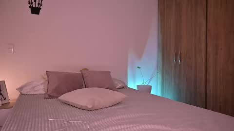 Snapshot of sw_sofi chatting on 09-18-25, 02:13 Sofis schedule 10pm until 4am GMT-5 online show from 09-18-25, 02:13