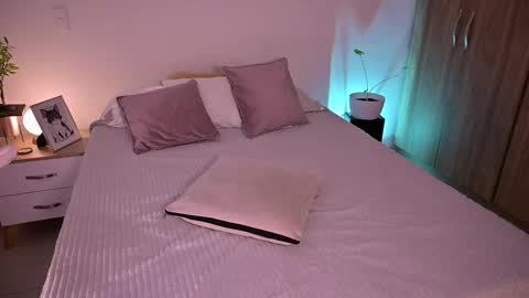 Snapshot of sw_sofi chatting on 09-19-25, 02:13 Sofis schedule 10pm until 4am GMT-5 online show from 09-19-25, 02:13