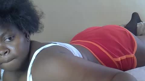 Snapshot of sweatcreamer26 chatting on 12-02-25, 12:21 sweatcreamer26 online show from 12-02-25, 12:21