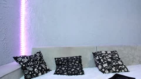 Snapshot of sweeeet_poison chatting on 12-02-24, 04:42 Luna Ootsutsuki online show from 12-02-24, 04:42