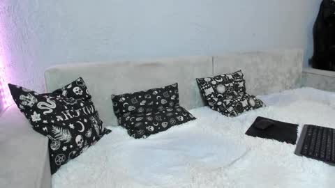 Snapshot of sweeeet_poison chatting on 01-31-25, 04:58 Luna Ootsutsuki online show from 01-31-25, 04:58