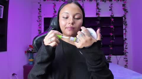 Snapshot of sweelanna chatting on 11-28-25, 01:41 sweet ana online show from 11-28-25, 01:41