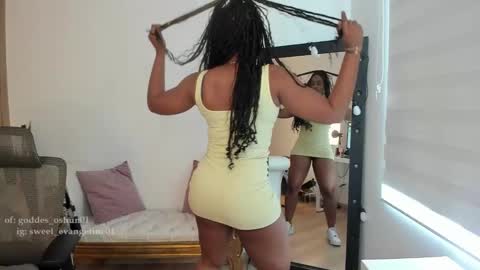 Snapshot of sweer_oshun chatting on 03-09-25, 02:54 Evangeline online show from 03-09-25, 02:54