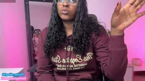 Snapshot of sweer_oshun chatting on 09-30-25, 07:30 Evangeline online show from 09-30-25, 07:30