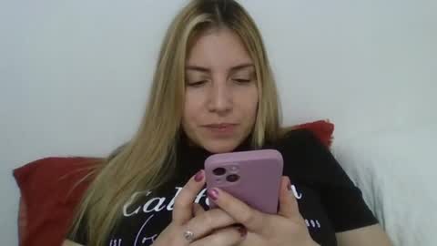 Snapshot of sweet__alana chatting on 10-14-25, 01:06 Sweet  alana online show from 10-14-25, 01:06