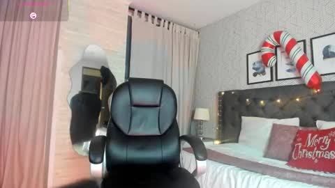 Snapshot of sweet__vanessa1 chatting on 12-14-25, 05:24 Vanessa online show from 12-14-25, 05:24