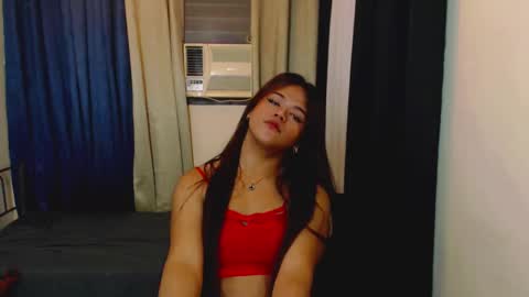 Snapshot of sweet_ahrii chatting on 02-14-25, 09:03 CLEO online show from 02-14-25, 09:03