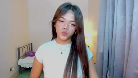 Snapshot of sweet_ahrii chatting on 03-06-25, 02:08 CLEO online show from 03-06-25, 02:08