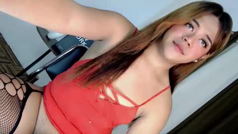 Snapshot of sweet_ahrii chatting on 11-22-25, 08:02 CLEO online show from 11-22-25, 08:02