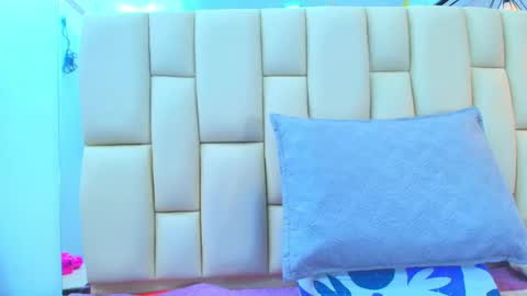 Amye  online show from 10-18-25, 07:14