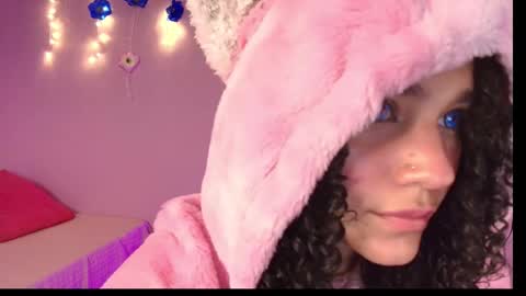 Snapshot of sweet_april2005 chatting on 11-05-25, 01:55 April sweet online show from 11-05-25, 01:55