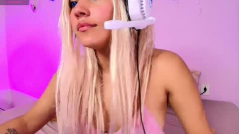 Snapshot of sweet_april2005 chatting on 01-13-26, 02:00 April sweet online show from 01-13-26, 02:00