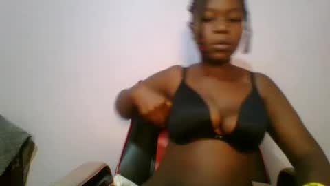 Snapshot of sweet_arianna_ chatting on 02-14-25, 04:37 timaya online show from 02-14-25, 04:37