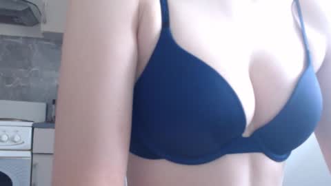 Snapshot of sweet_baby_kate chatting on 10-07-25, 08:00 Kate and Erica online show from 10-07-25, 08:00