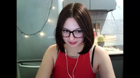 Snapshot of sweet_bella1318 chatting on 12-14-25, 11:04 Bella dont forget thumbs up online show from 12-14-25, 11:04