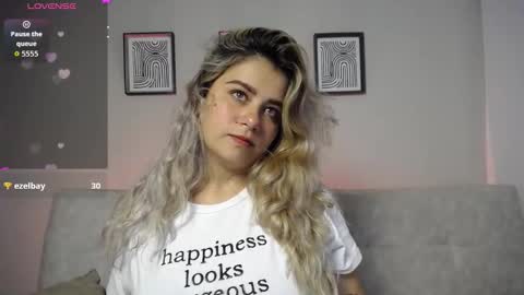 Snapshot of sweet_bella_valery_ chatting on 11-12-25, 09:36 Bella Valery online show from 11-12-25, 09:36