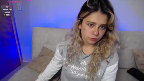 Snapshot of sweet_bella_valery_ chatting on 11-16-25, 07:03 Bella Valery online show from 11-16-25, 07:03