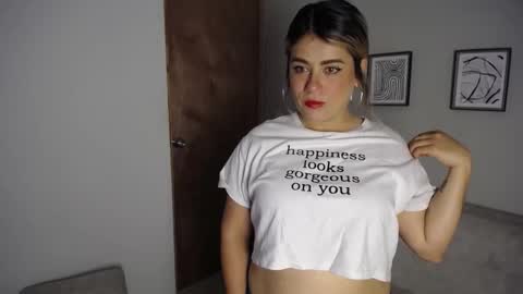 Snapshot of sweet_bella_valery_ chatting on 11-29-25, 08:45 Bella Valery online show from 11-29-25, 08:45