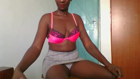 Snapshot of sweet_blackberry93 chatting on 01-21-25, 06:00 bella online show from 01-21-25, 06:00