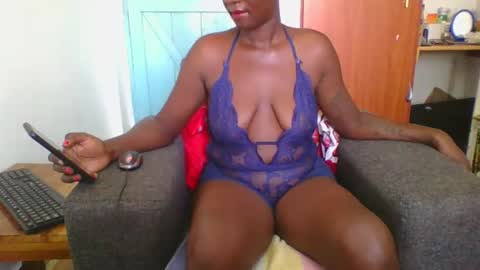 Snapshot of sweet_blackberry93 chatting on 02-26-25, 02:14 bella online show from 02-26-25, 02:14